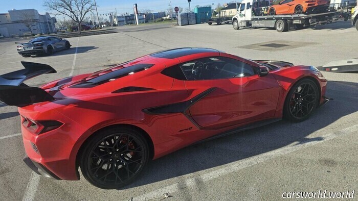 Ladrones Roban 8 Corvettes Nuevos De La Fábrica De GM Y Los Dejan En Lowe'S / Carscoops